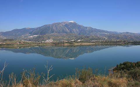 Pantano de La Viñuela y Sierra Tejeda